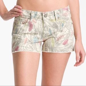 PAIGE FEATHER PRINT RAW HEM SHORTS